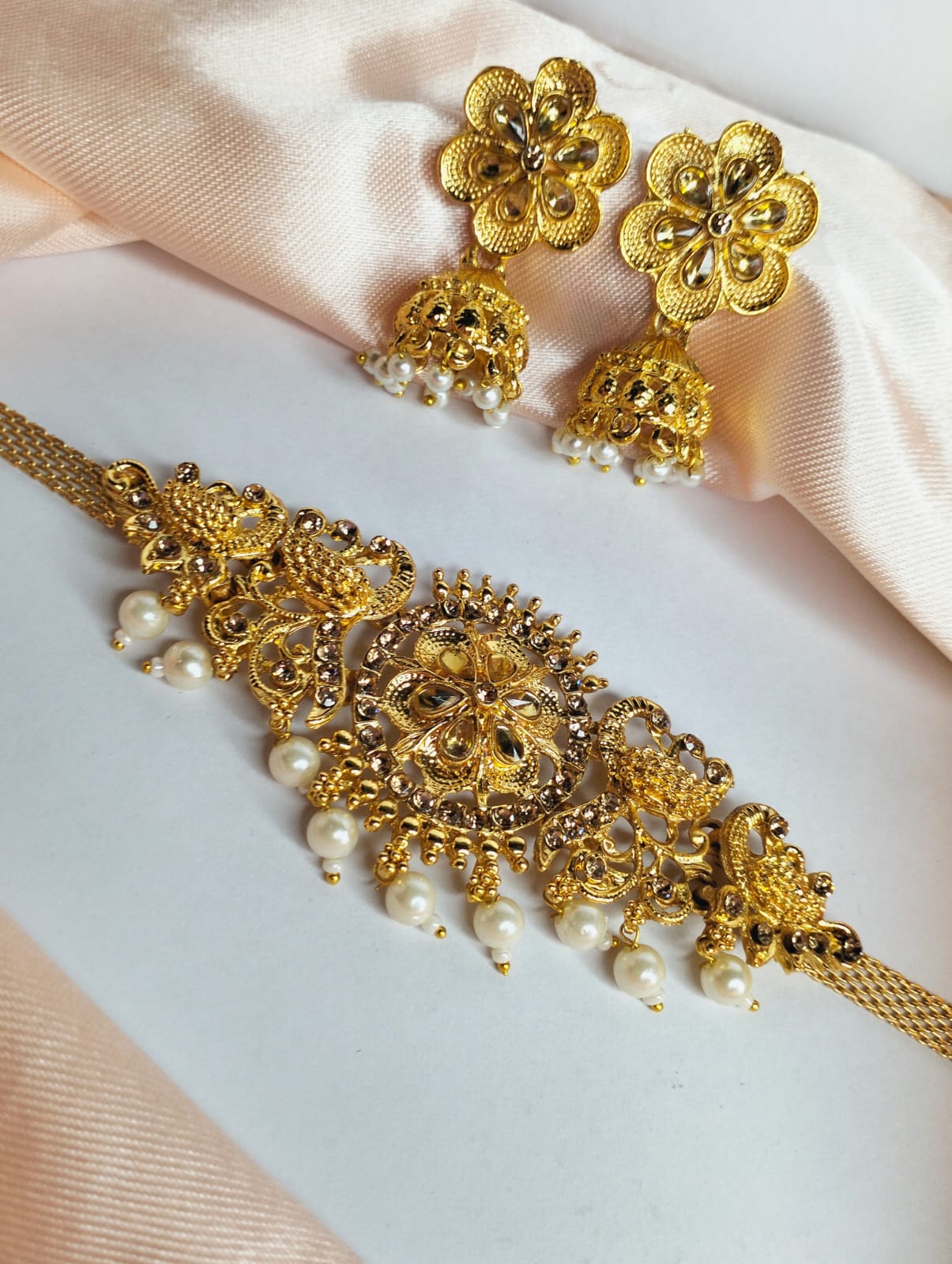 Jewellery Chokher With Earrings " Gold Plated Alloy Chokher"